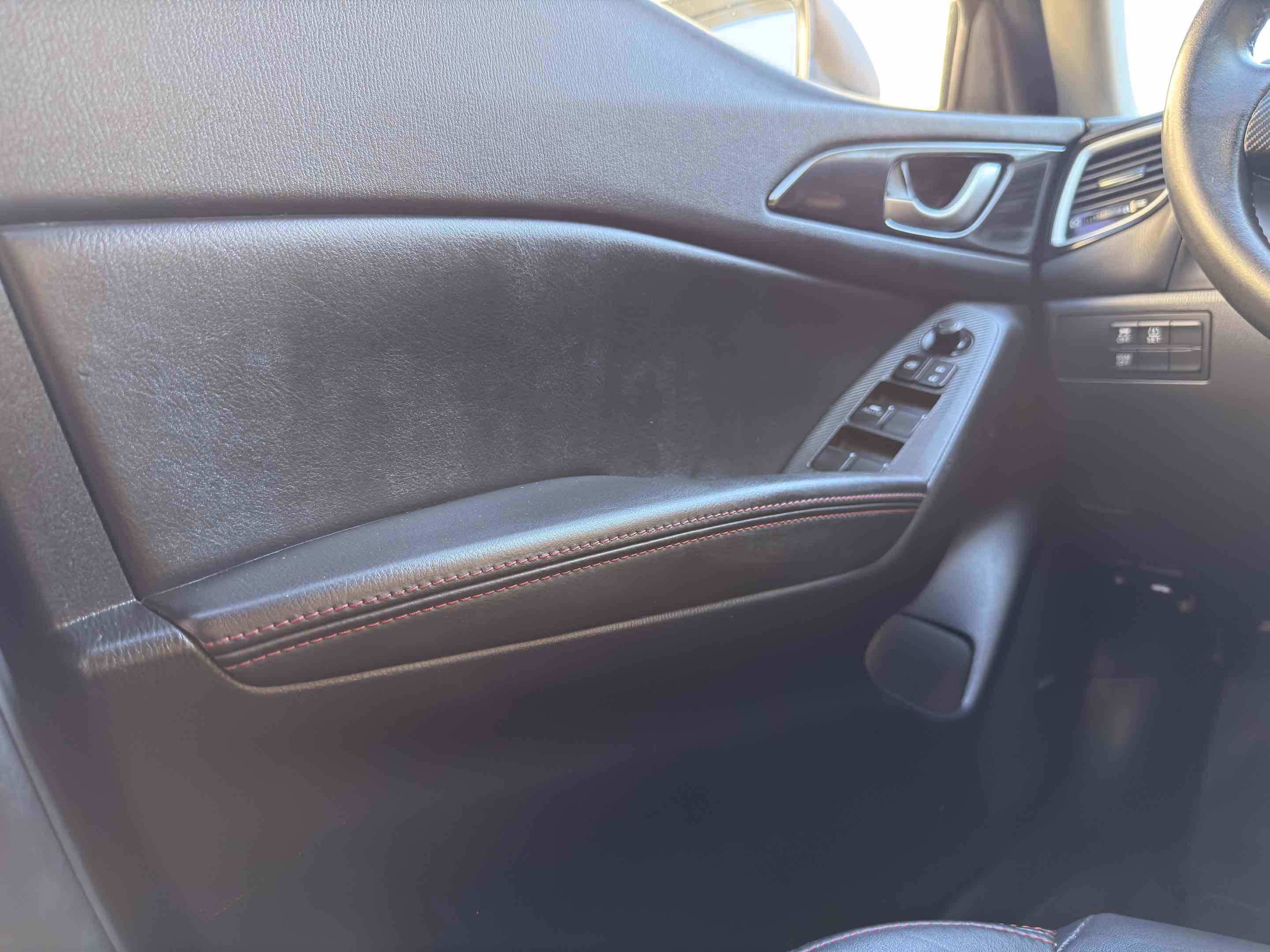 Used 2015 MAZDA MAZDA3 i Grand Touring image 22