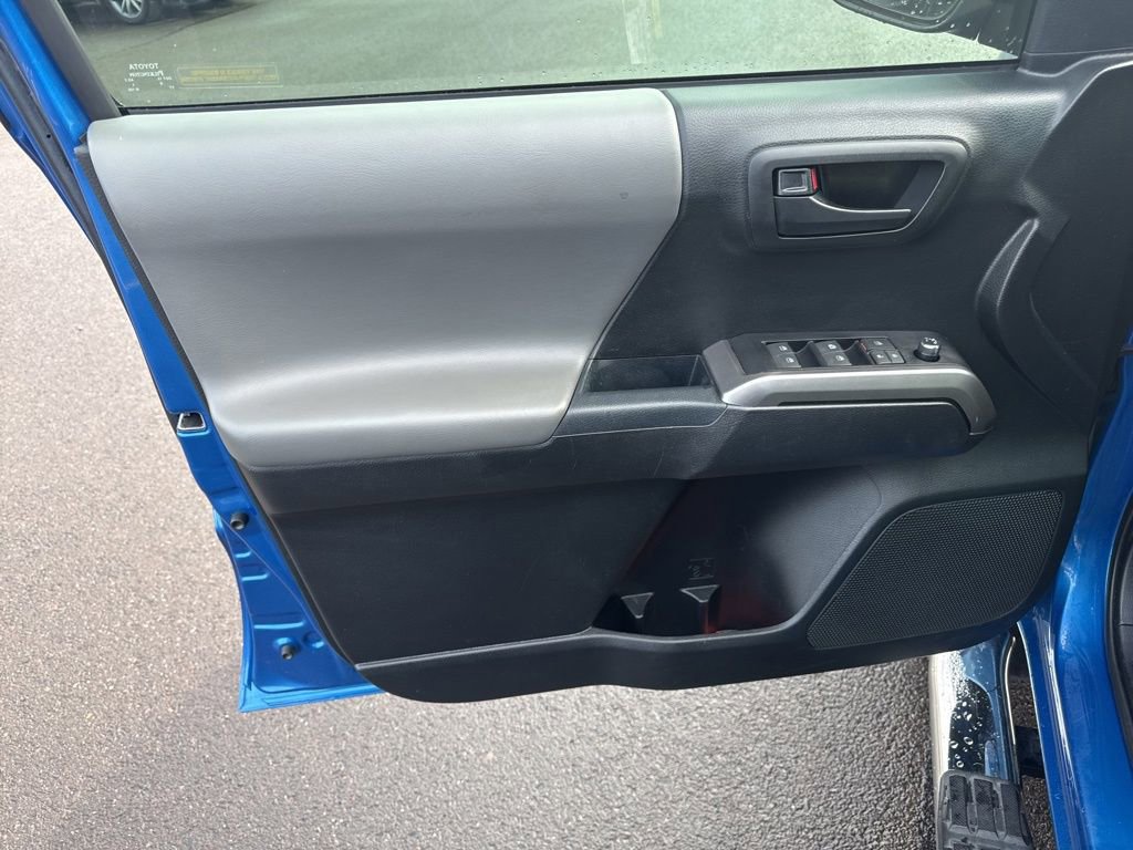 Used 2017 Toyota Tacoma SR5 w/ Tow Package image 18