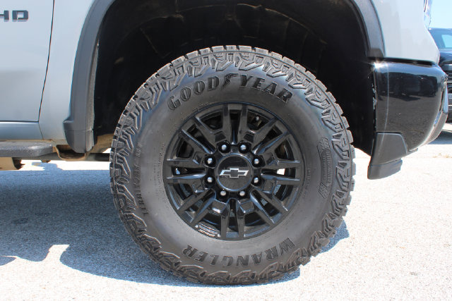 Used 2024 Chevrolet Silverado 2500 ZR2 w/ Technology Package AWD/4WD image 39