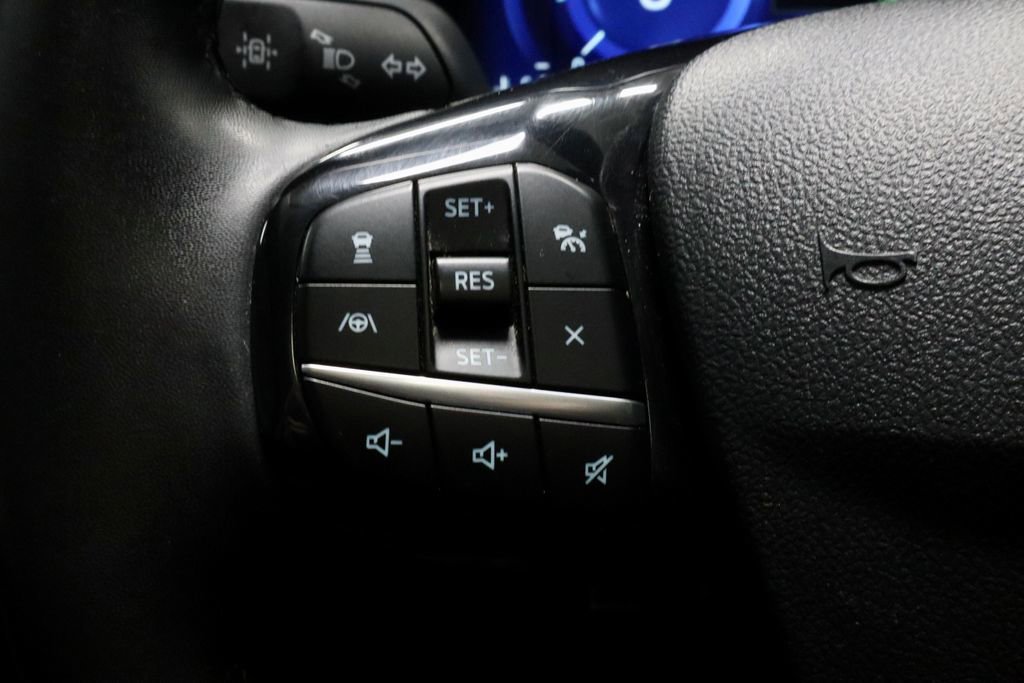 Certified 2022 Ford Escape Titanium image 31