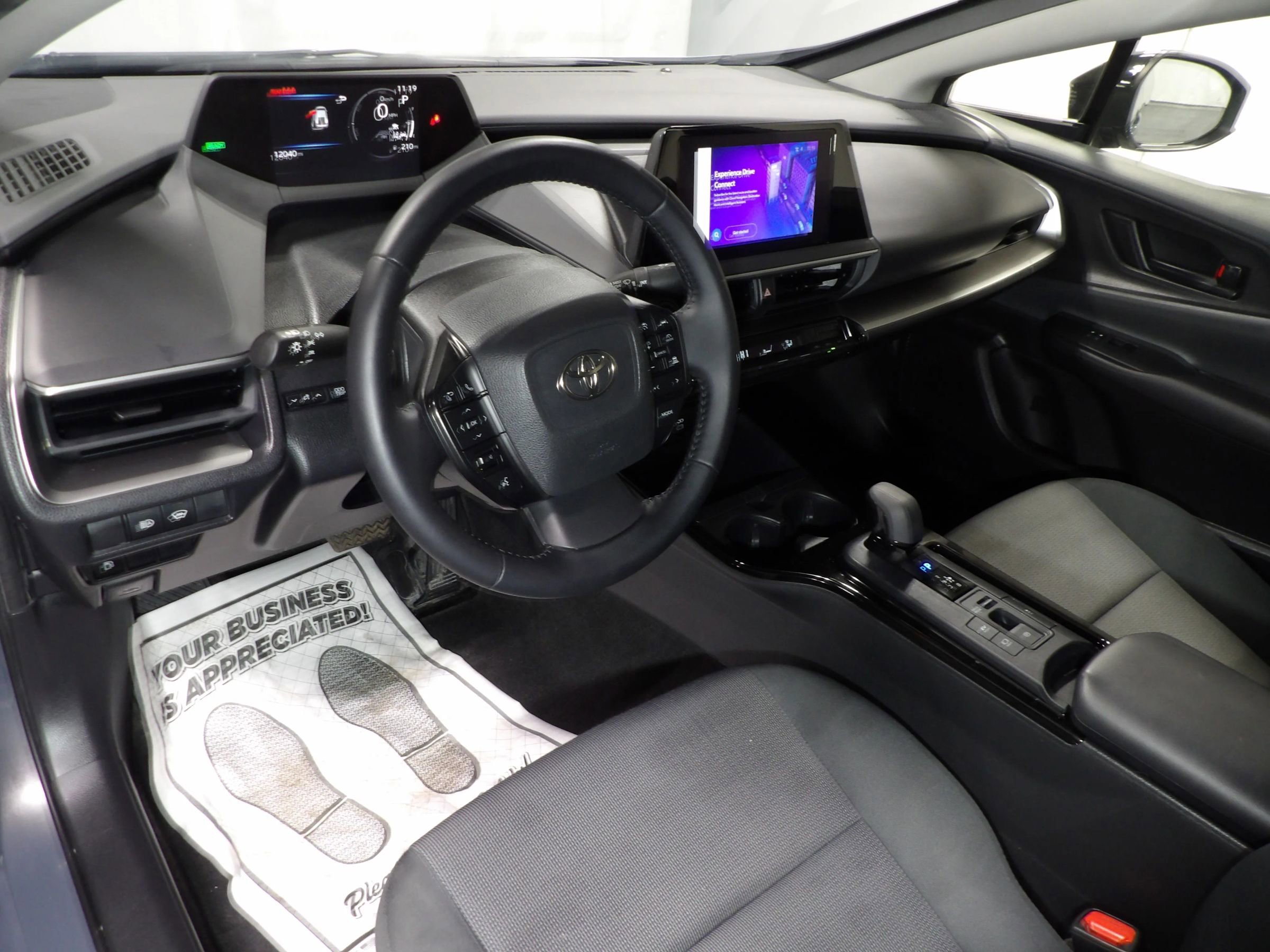 Used 2025 Toyota Prius LE image 10