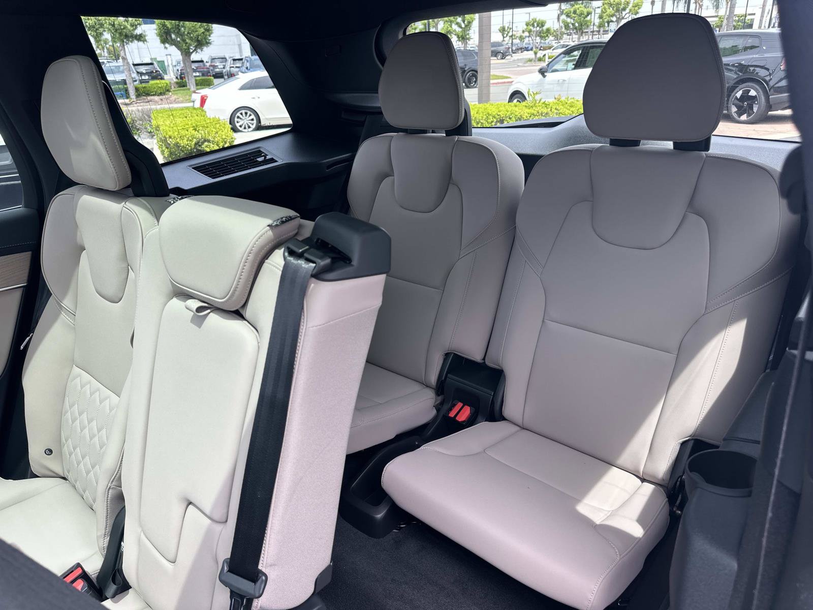 New 2026 Volvo XC90 T8 Plus w/ Protection Package Premier AWD/4WD image 18