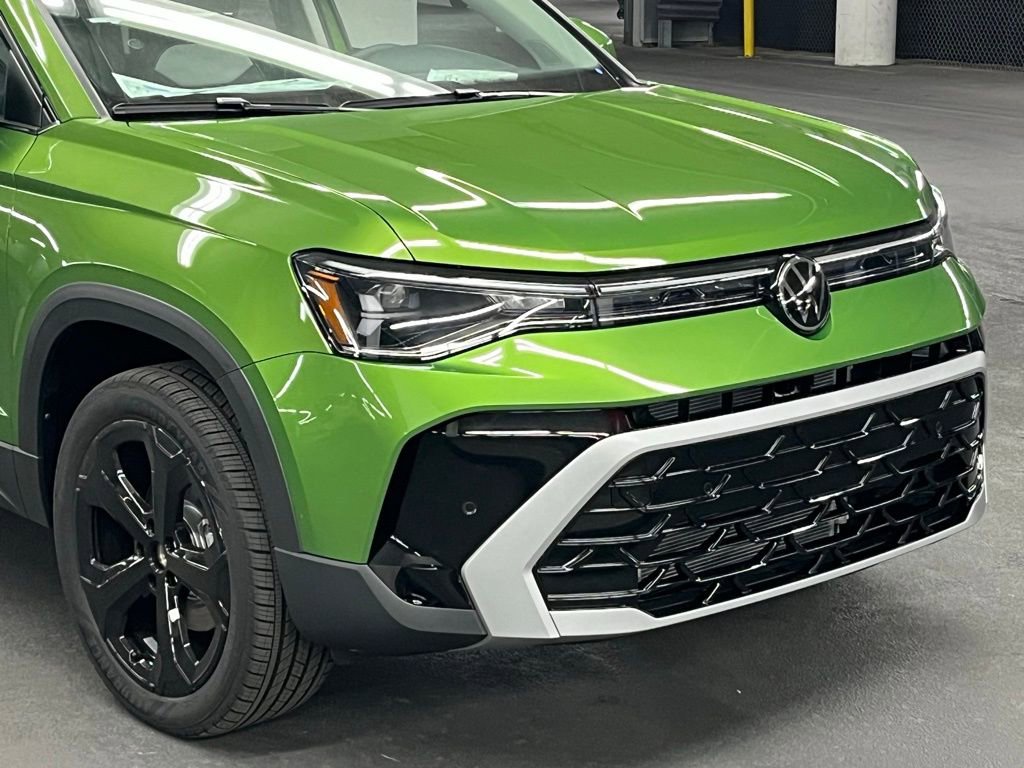 New 2025 Volkswagen Taos SEL image 40