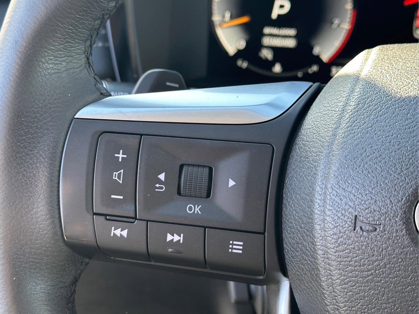 Used 2023 INFINITI QX60 Luxe w/ Performance Audio Package FWD image 23