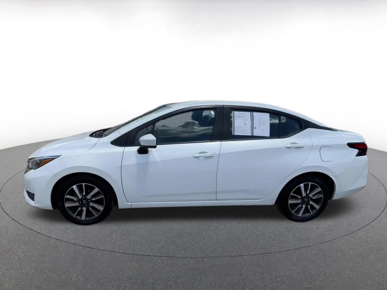 Used 2025 Nissan Versa SV FWD image 9