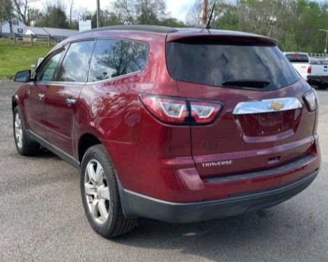 Used 2017 Chevrolet Traverse LT w/ Style and Technology Package image 3