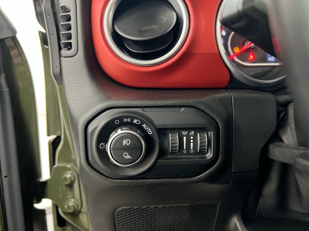 Used 2021 Jeep Gladiator Rubicon w/ Trailer Tow Package AWD/4WD image 18