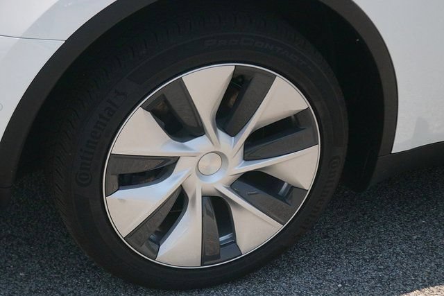 Used 2021 Tesla Model Y Long Range AWD/4WD image 8