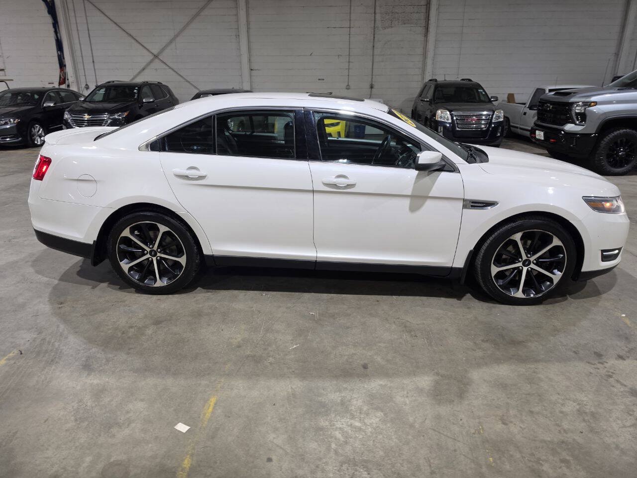Used 2016 Ford Taurus SEL FWD image 15