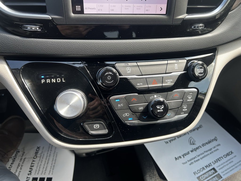 Used 2022 Chrysler Voyager LX image 20