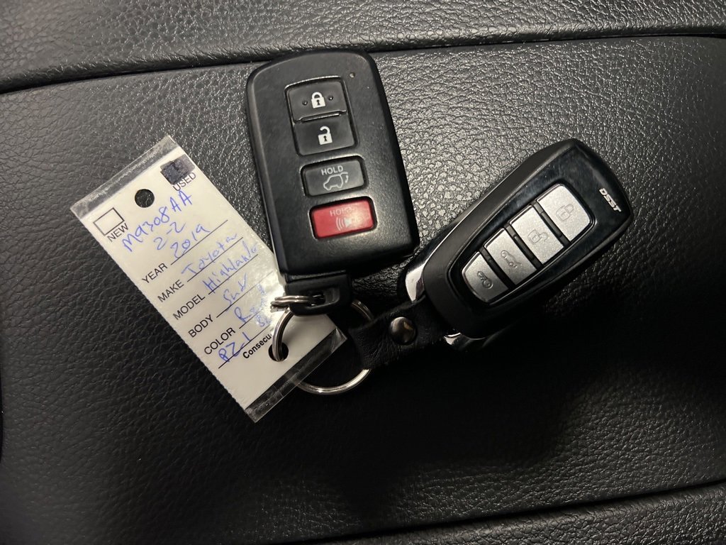 Used 2019 Toyota Highlander XLE image 21