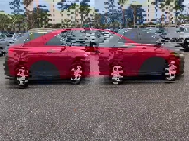 Used 2014 Toyota Camry L image 9