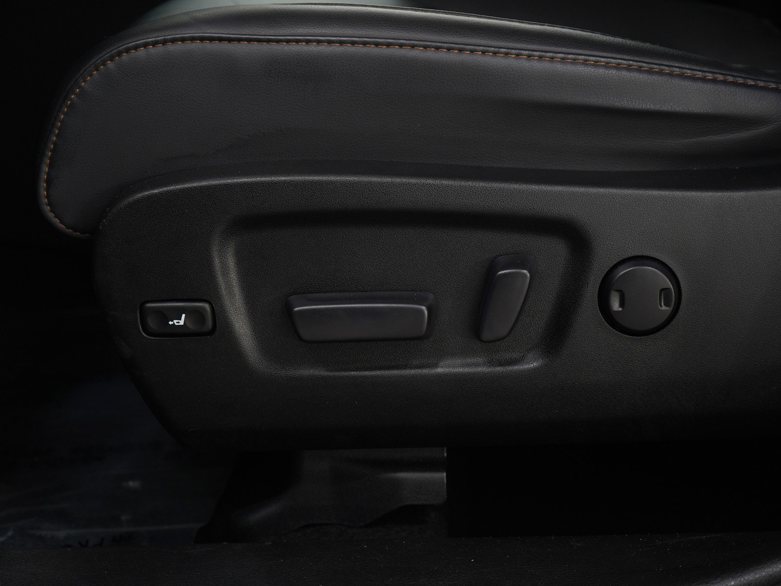 Used 2019 Toyota Highlander XLE AWD/4WD image 24
