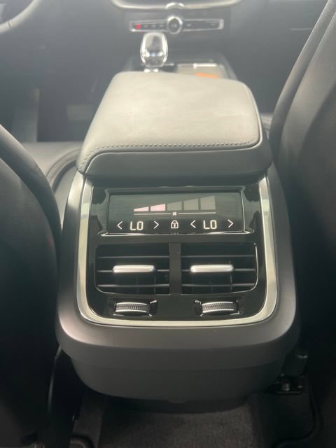 Certified 2025 Volvo XC60 B5 Ultra w/ Protection Package Premier AWD/4WD image 27