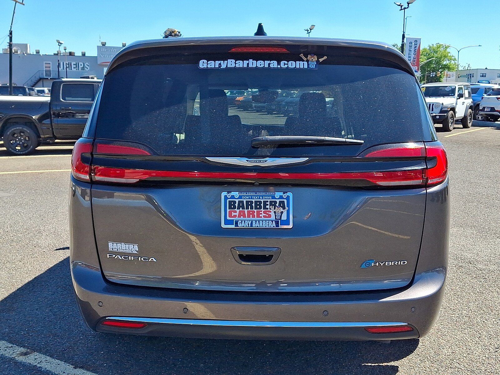 Used 2023 Chrysler Pacifica Touring-L FWD image 5