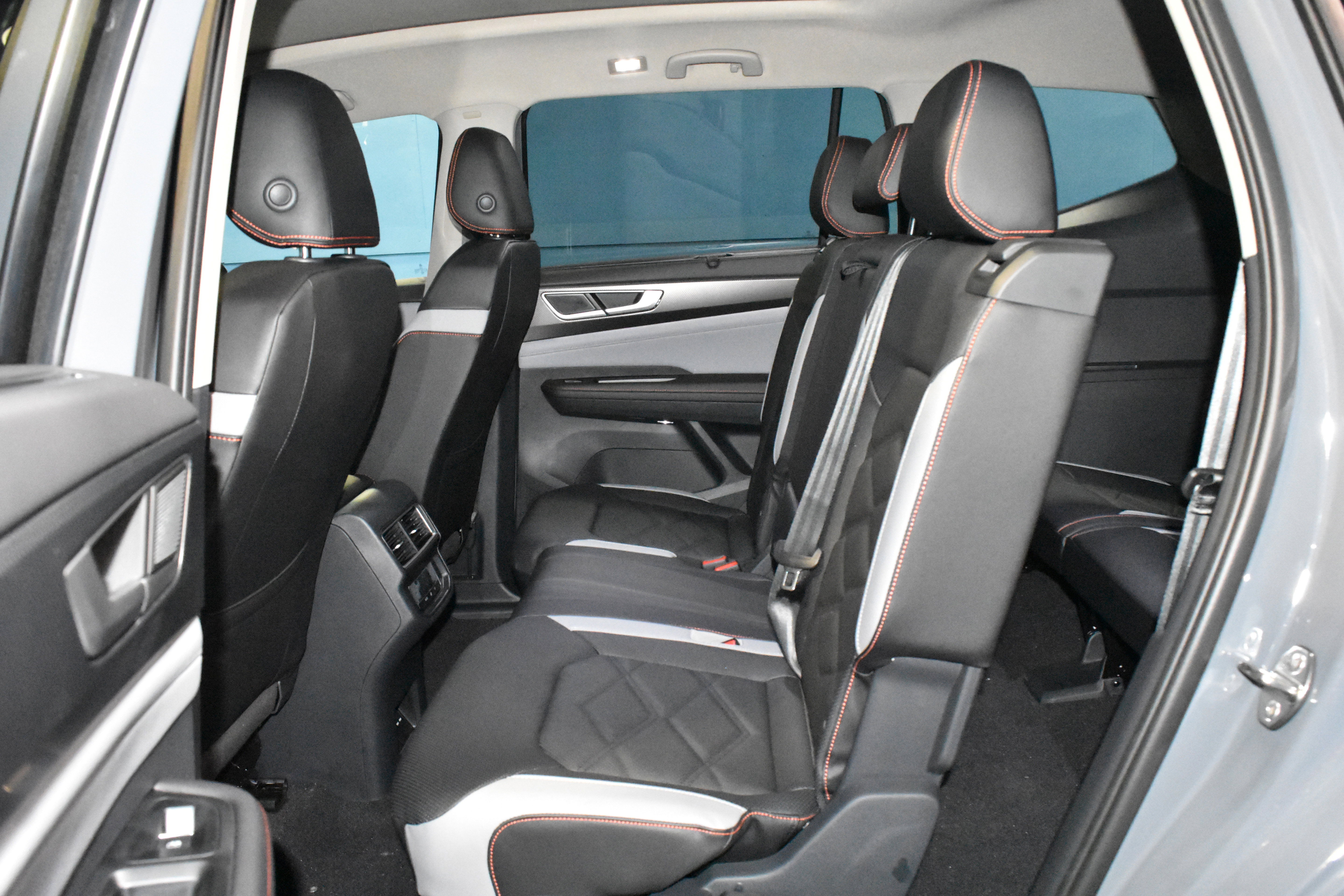 New 2026 Volkswagen Atlas Peak Edition AWD/4WD image 16