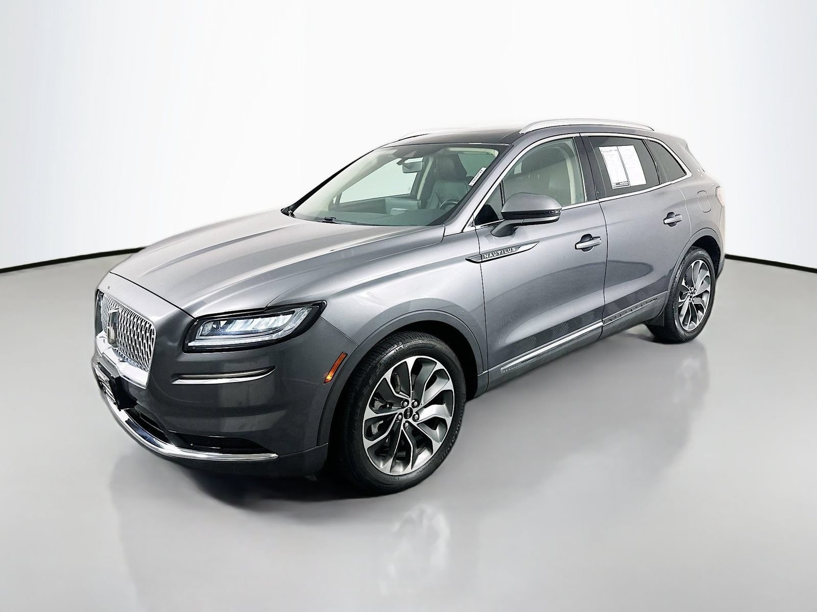 Used 2021 Lincoln Nautilus Reserve w/ Class II Trailer Tow Package AWD/4WD image 3