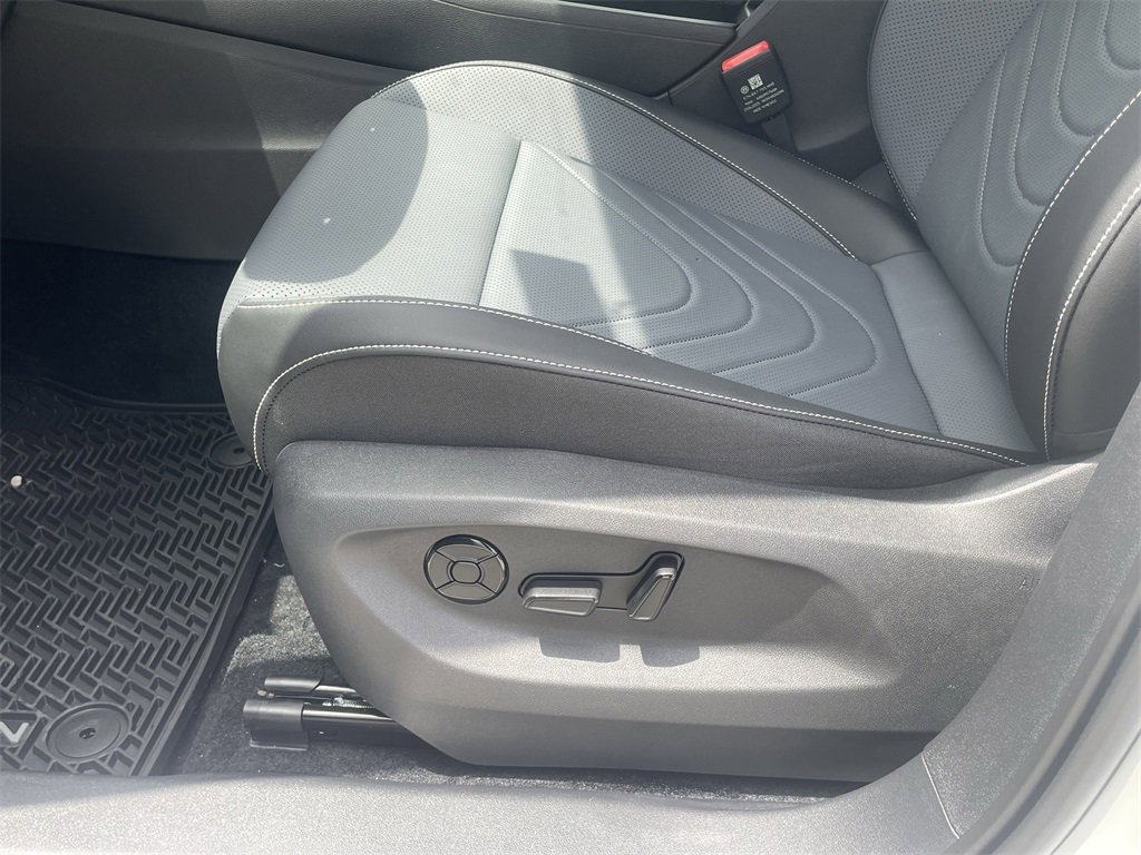 New 2025 Volkswagen Tiguan SE R-Line image 13