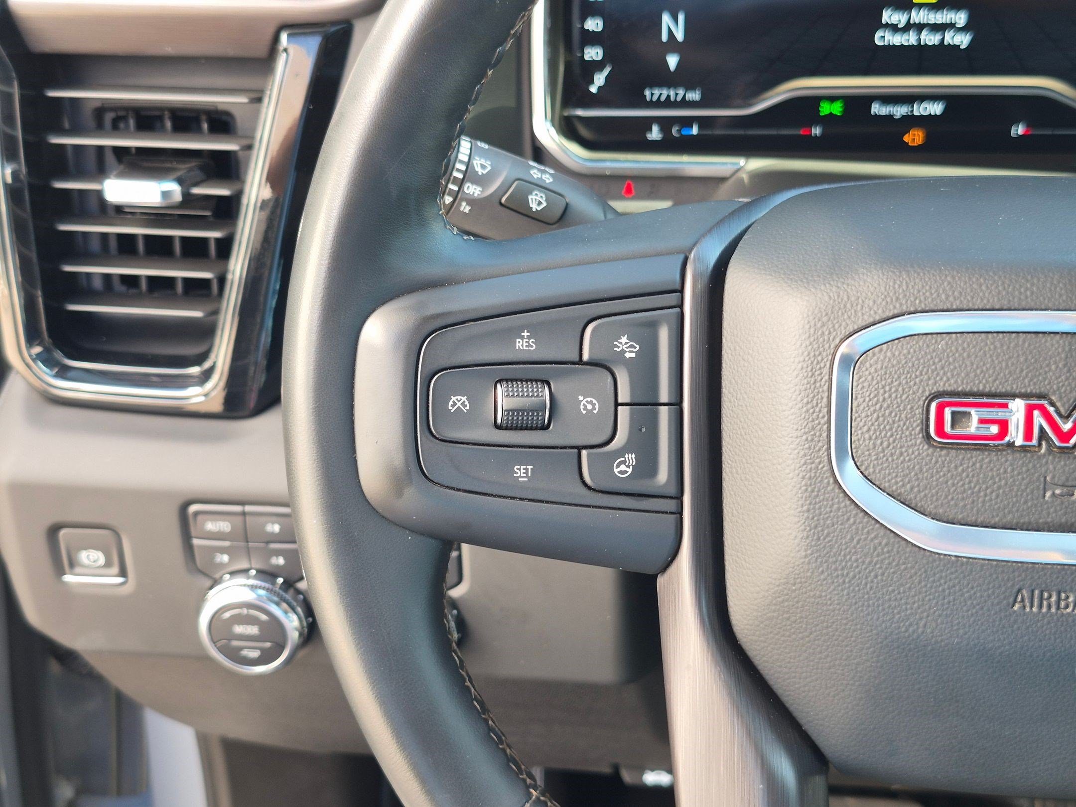 Used 2025 GMC Sierra 2500 AT4 AWD/4WD image 18