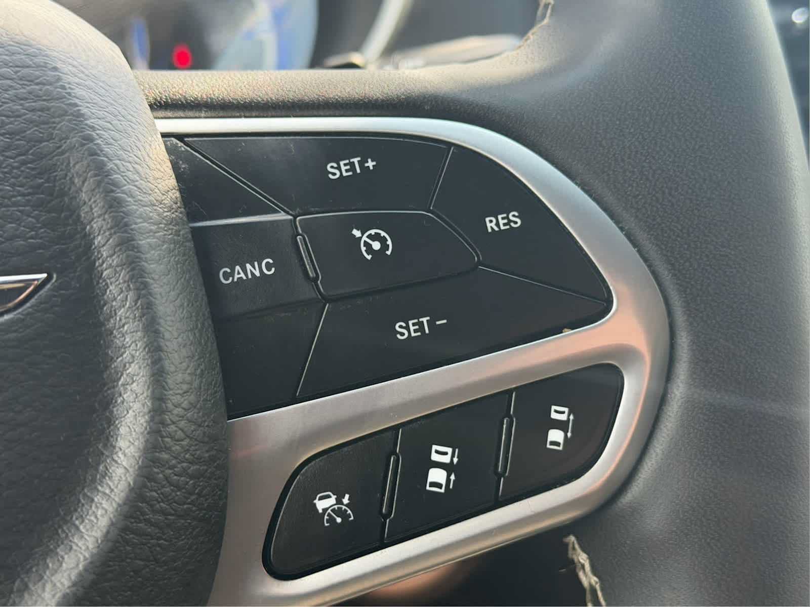 Used 2025 Chrysler Pacifica Select FWD image 17