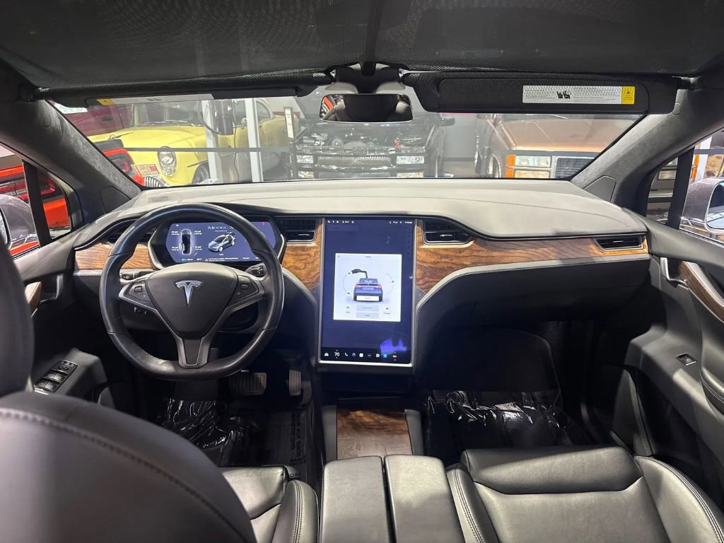Used 2020 Tesla Model X image 11