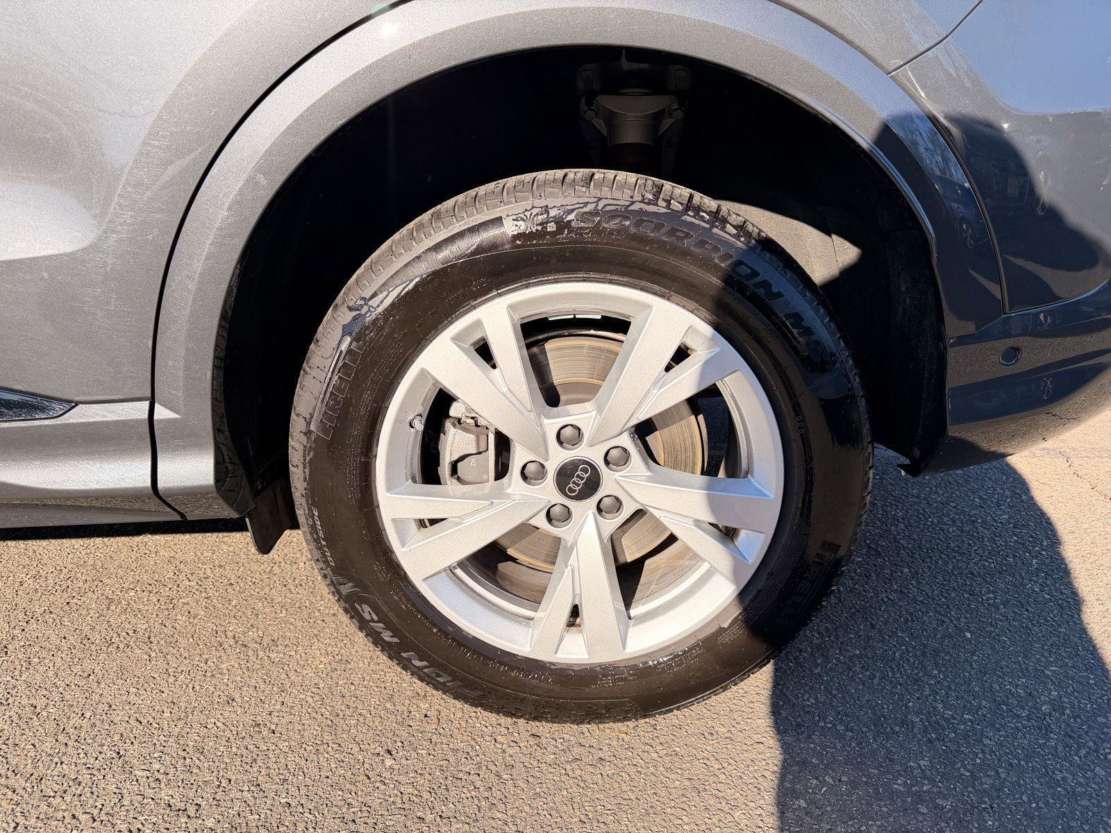 Used 2025 Audi Q5 Premium w/ Convenience Package image 8