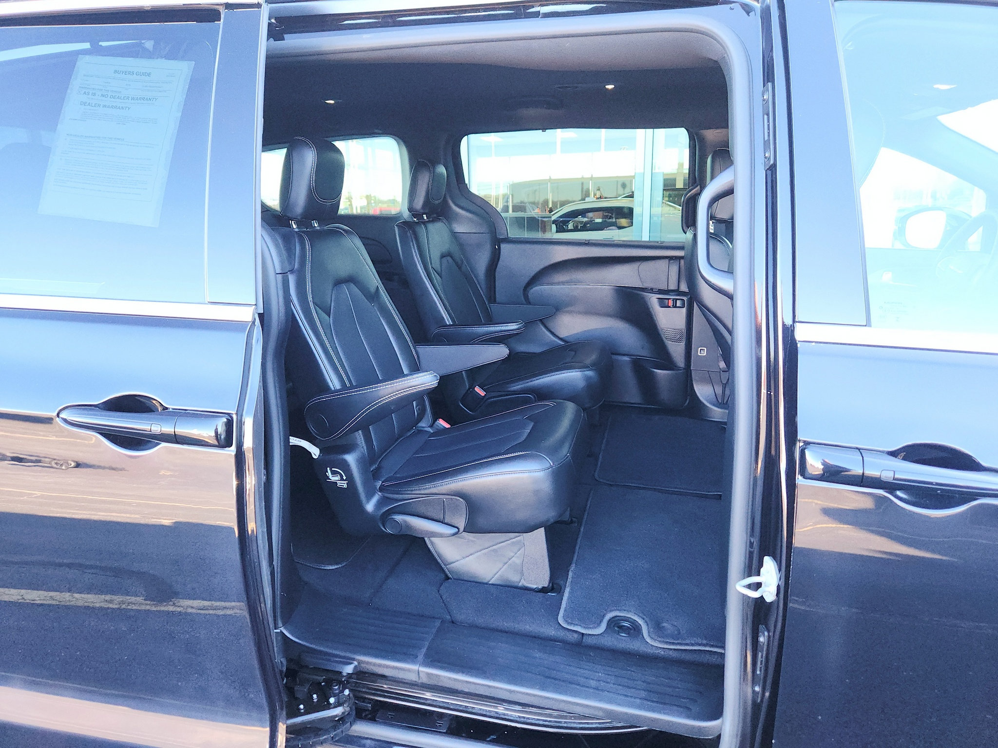 Used 2025 Chrysler Pacifica Select FWD image 35