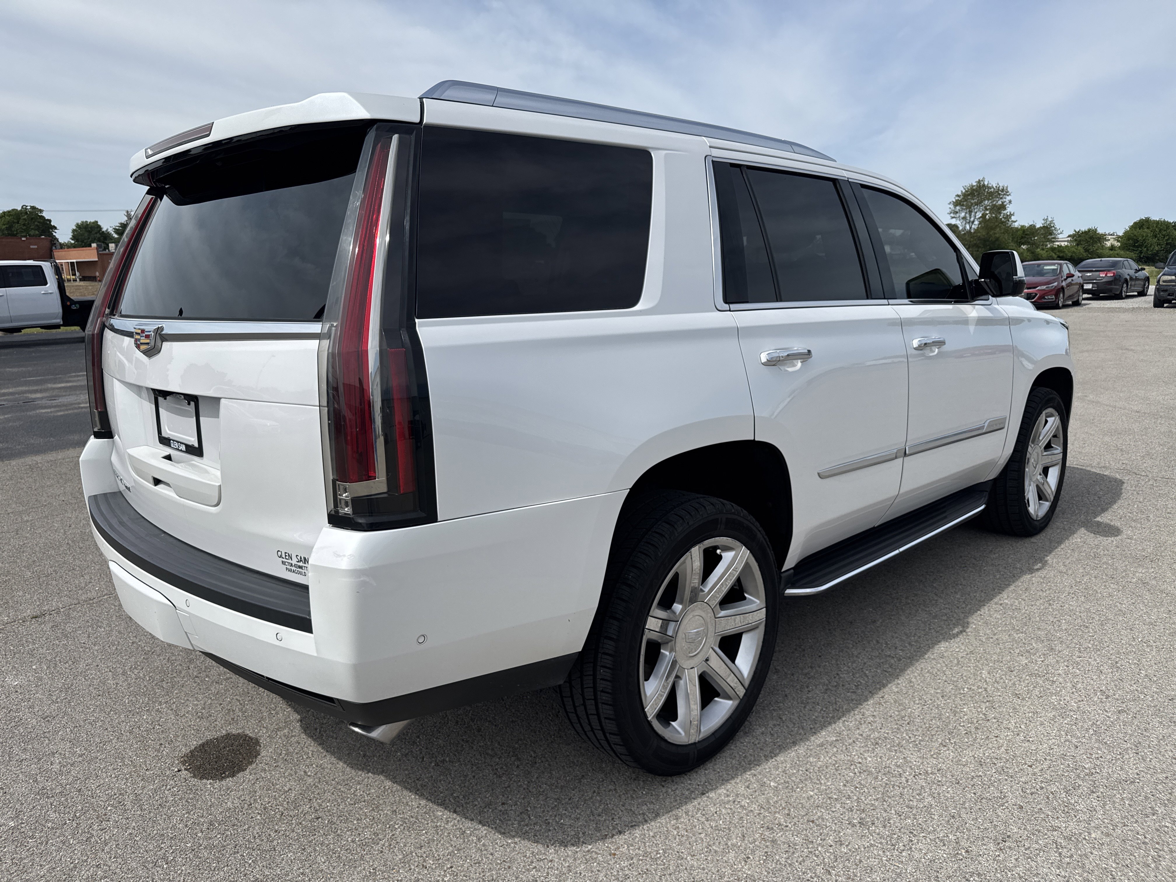 Used 2019 Cadillac Escalade Premium Luxury AWD/4WD image 5