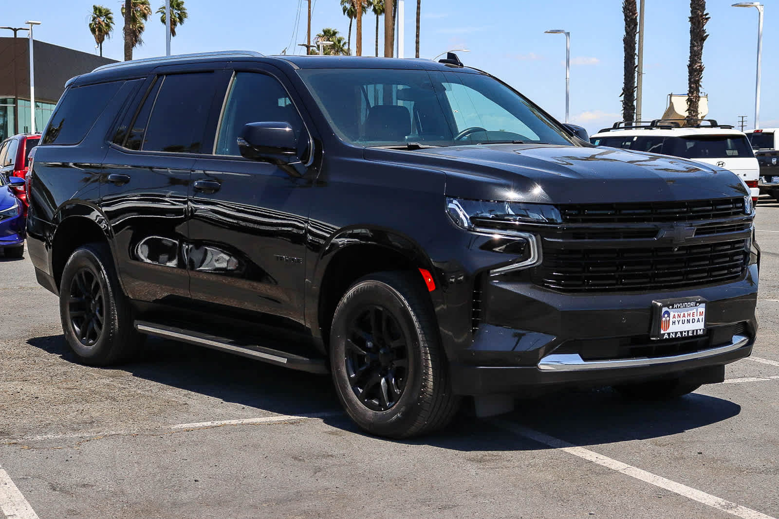 Used 2024 Chevrolet Tahoe LT w/ Luxury Package AWD/4WD image 3