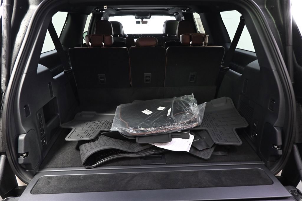 New 2026 Lincoln Navigator L Reserve AWD/4WD image 19