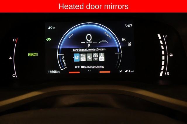 Used 2025 Toyota Camry SE image 19