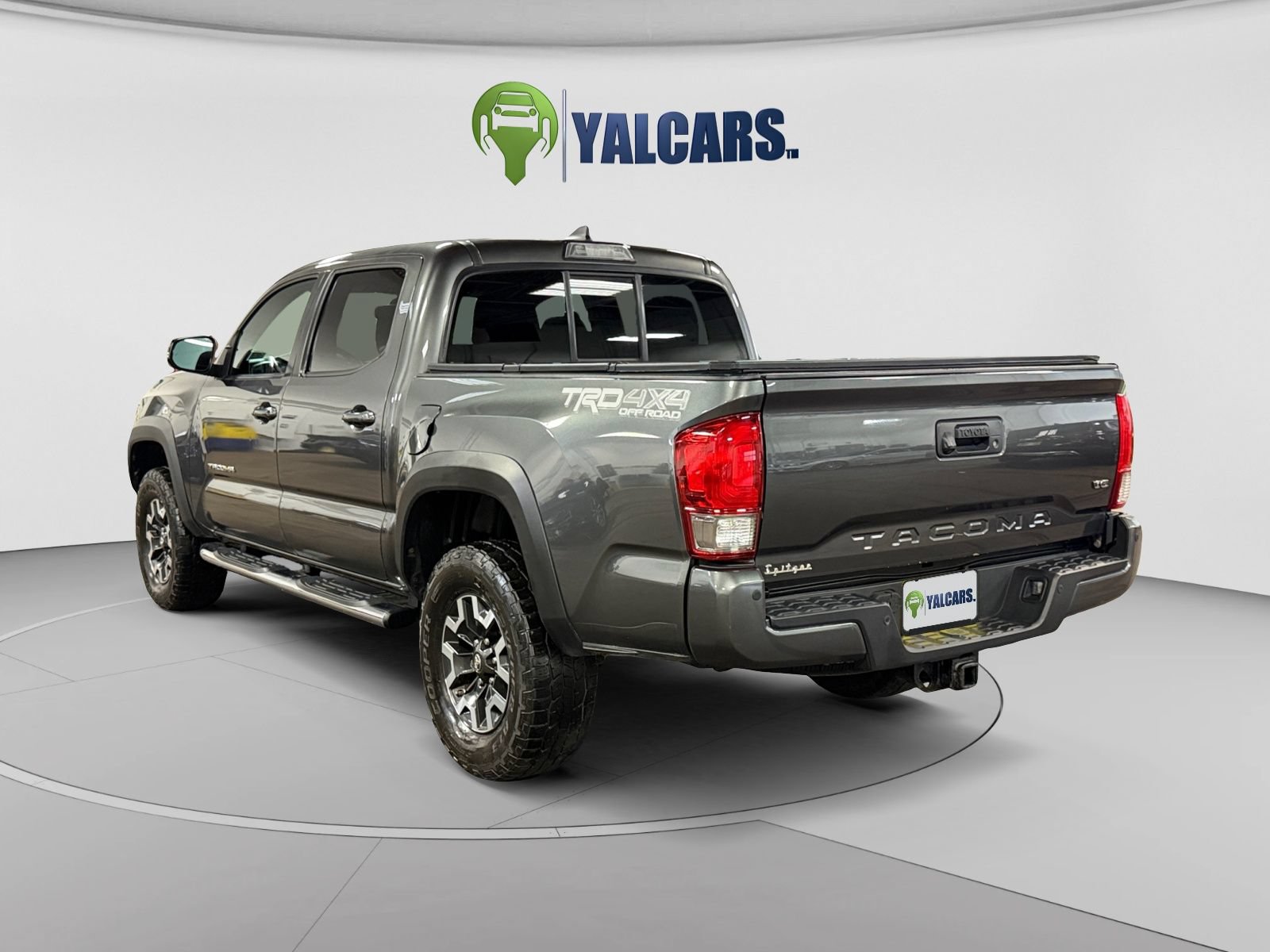 Used 2016 Toyota Tacoma TRD Off-Road AWD/4WD image 3