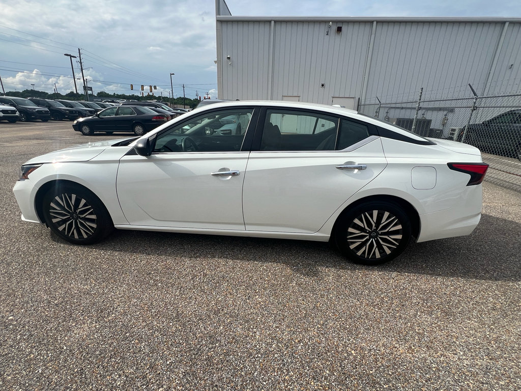 Used 2025 Nissan Altima 2.5 SV FWD image 6