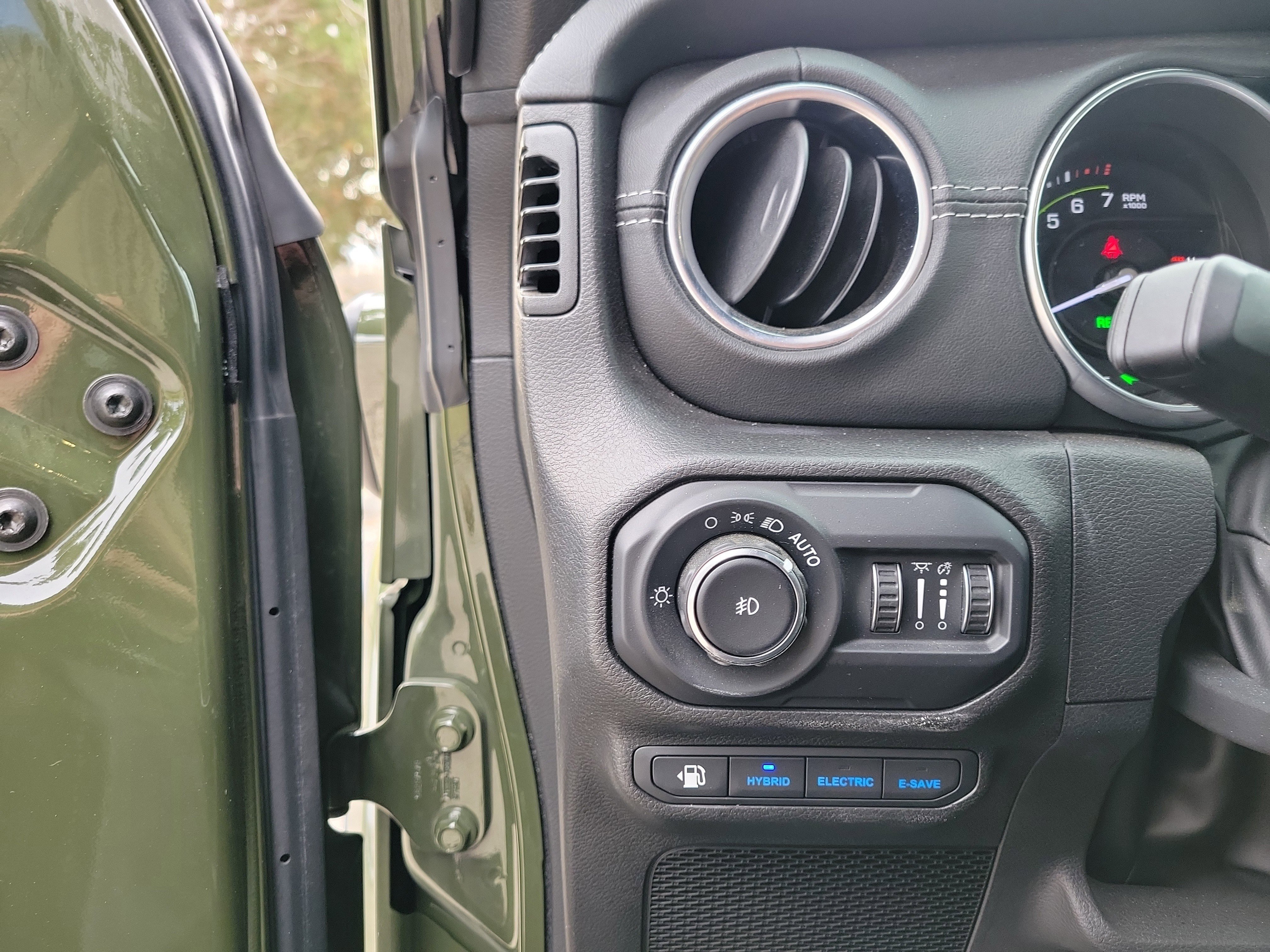 Used 2022 Jeep Wrangler Unlimited Sahara w/ Cold Weather Group image 20