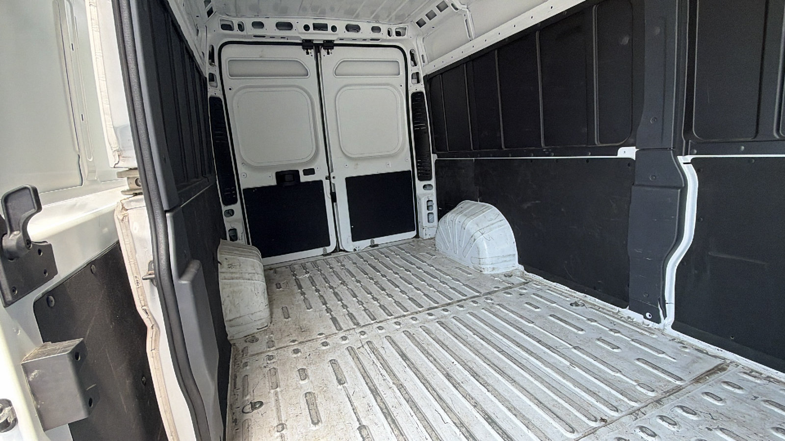 Used 2024 RAM ProMaster 2500 w/ Convenience Group FWD image 14