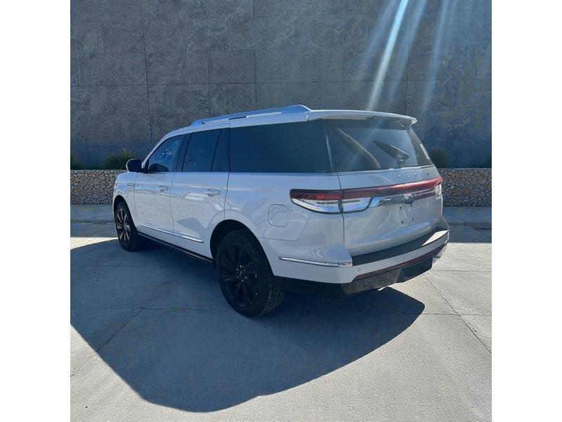 Used 2024 Lincoln Navigator Reserve AWD/4WD image 3