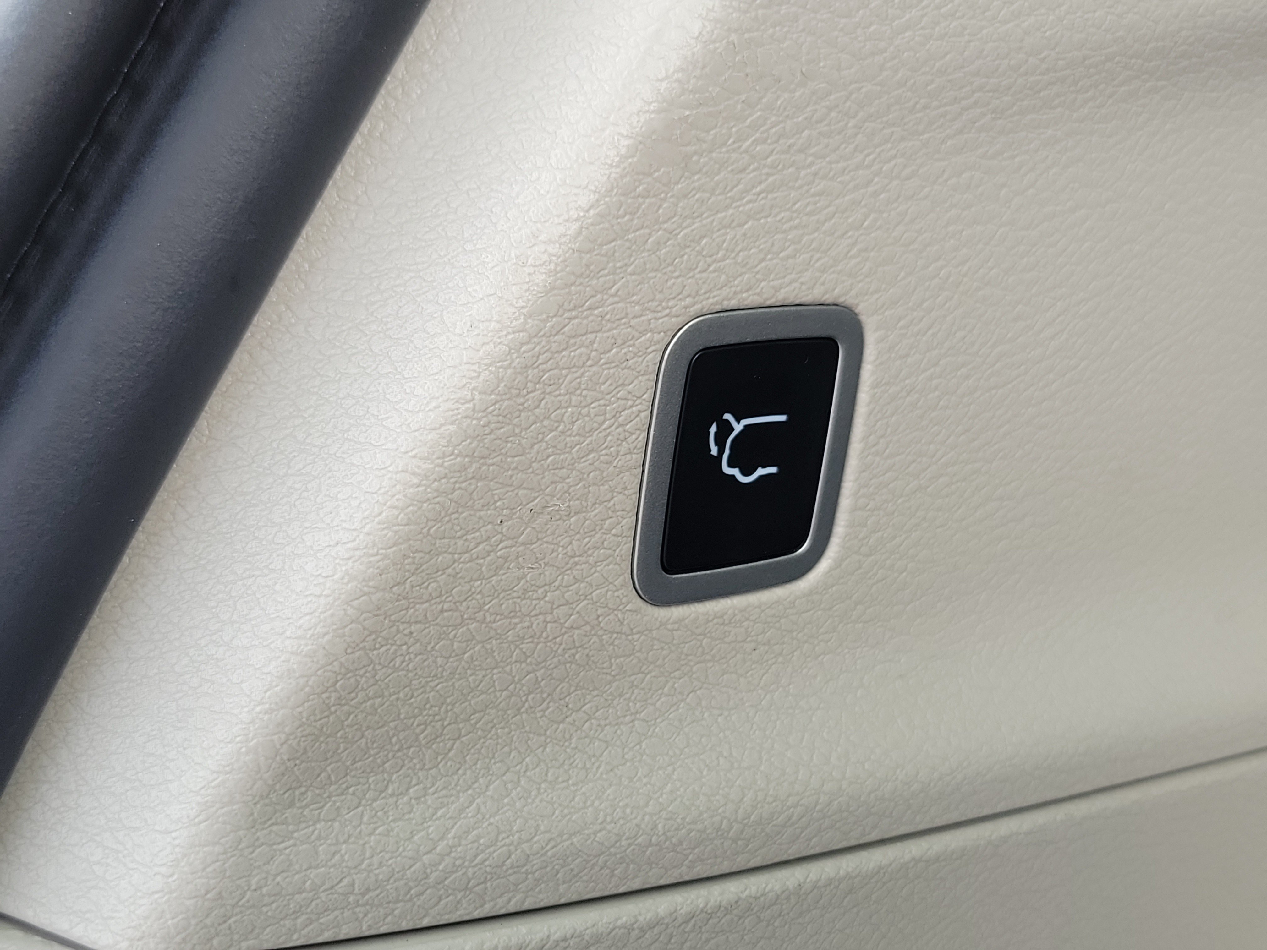 Used 2024 Chrysler Pacifica Touring-L FWD image 10
