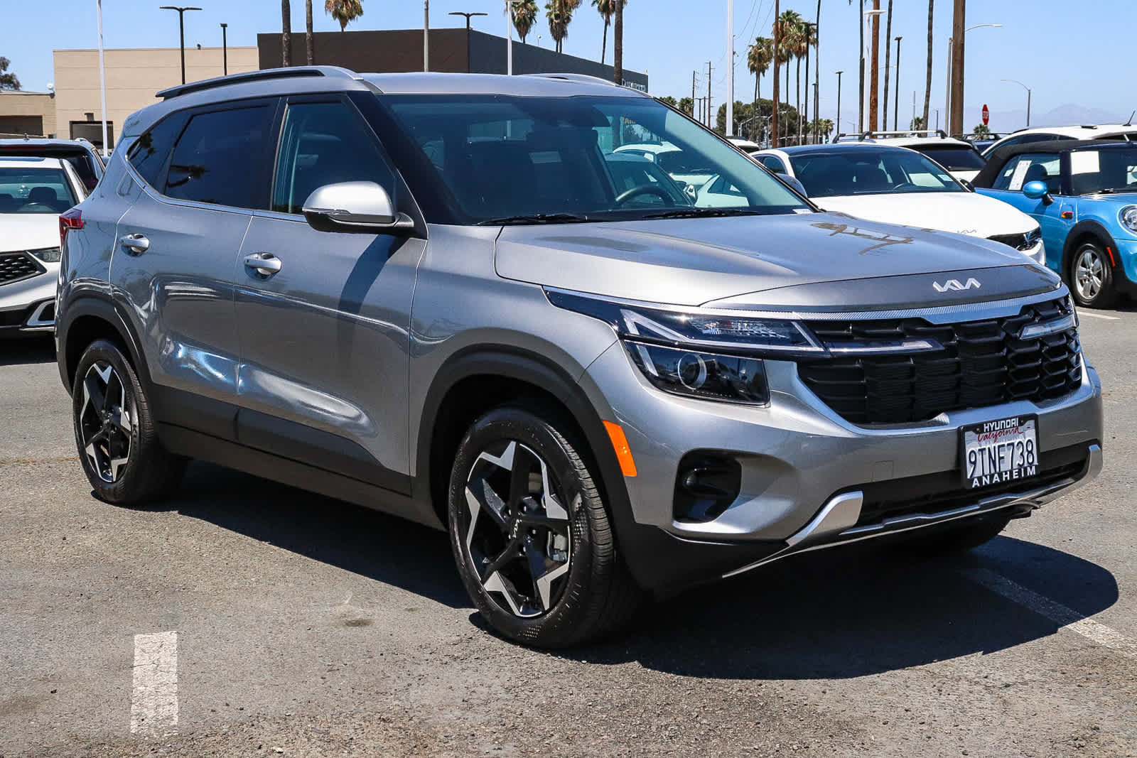 Used 2025 Kia Seltos EX FWD image 3
