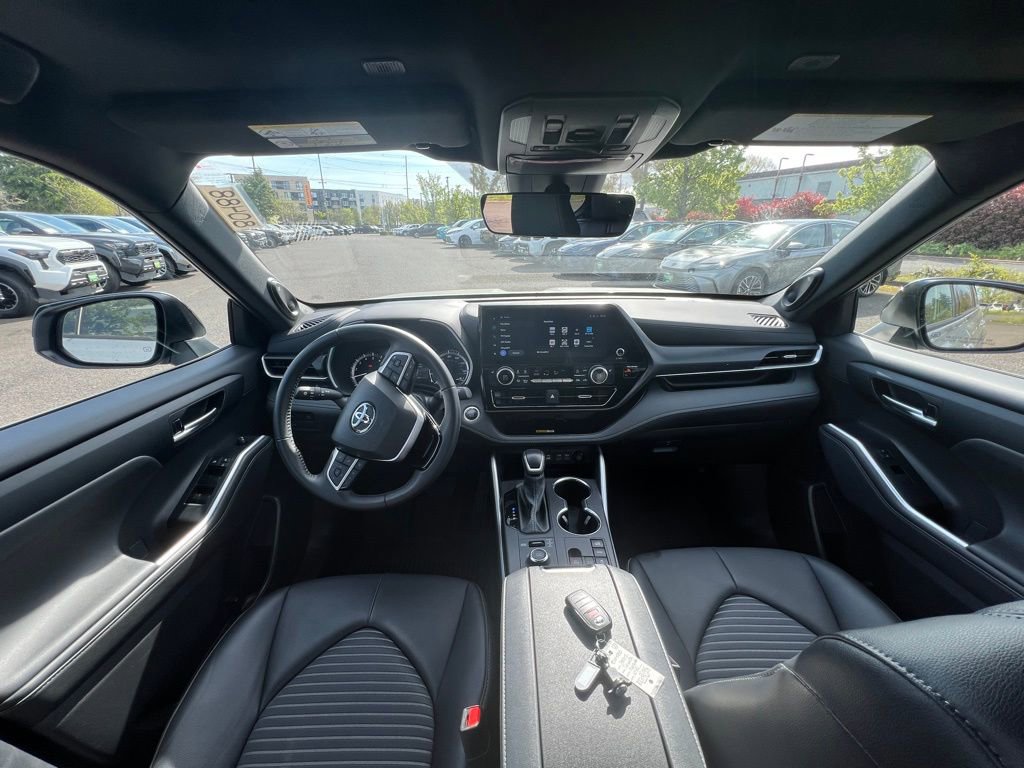 Certified 2024 Toyota Highlander XSE image 12