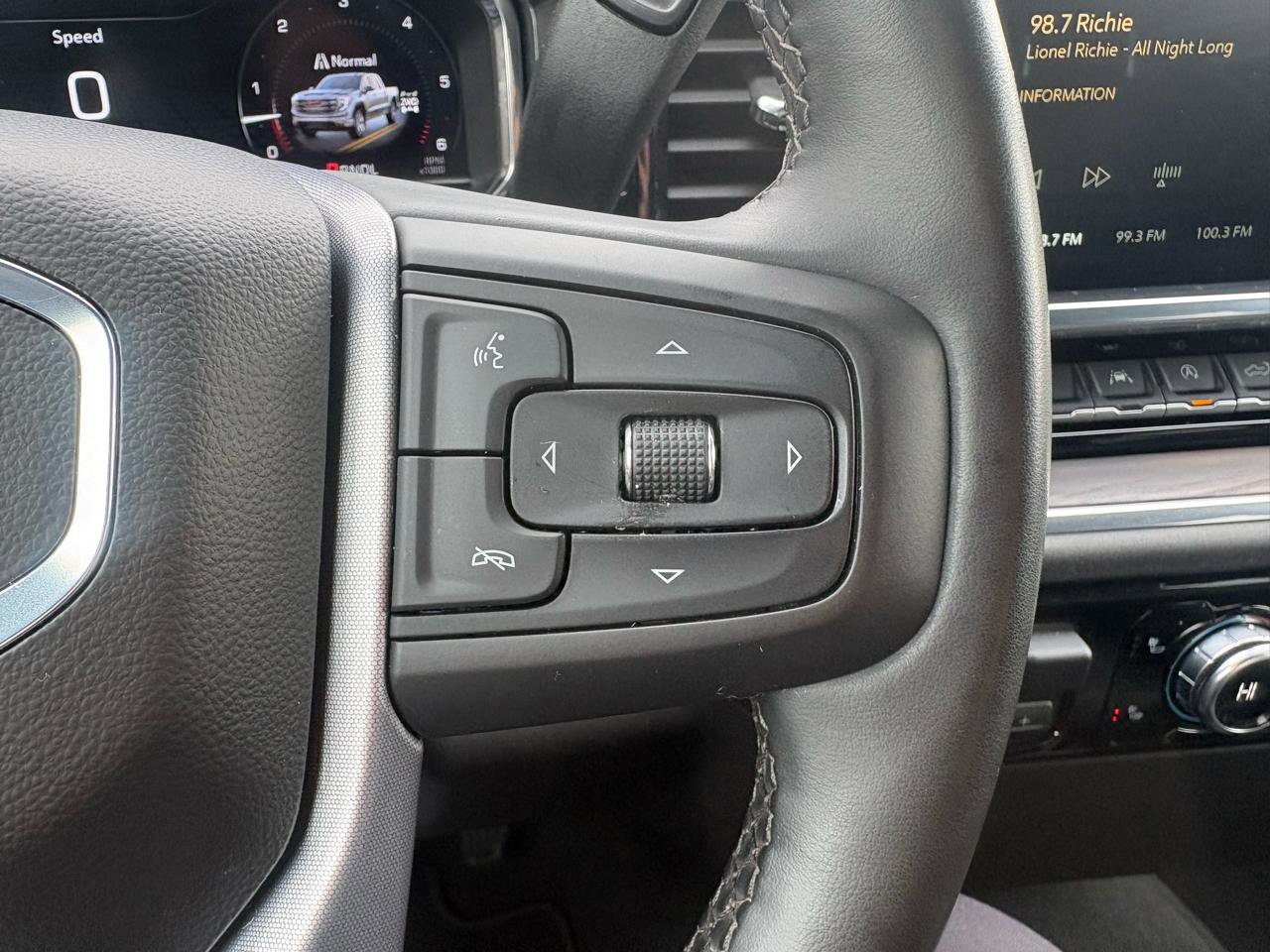 Used 2025 GMC Sierra 1500 SLT image 15