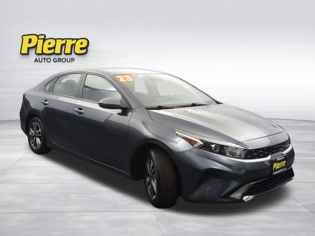 Used 2023 Kia Forte LXS image 3