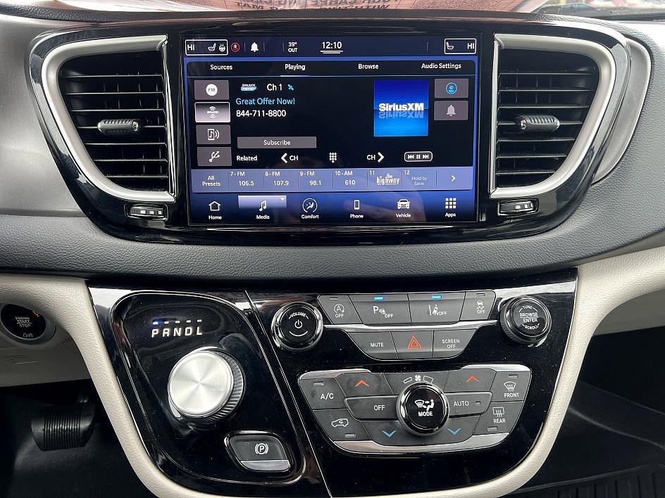 Used 2021 Chrysler Pacifica Touring-L image 23