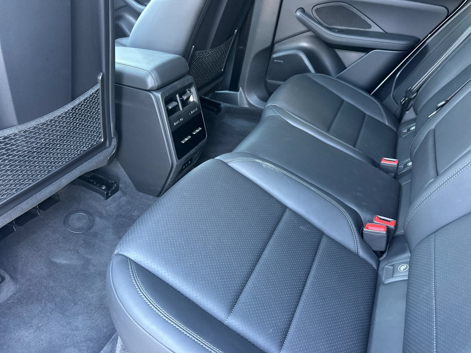 Certified 2025 Porsche Macan Electric RWD image 14