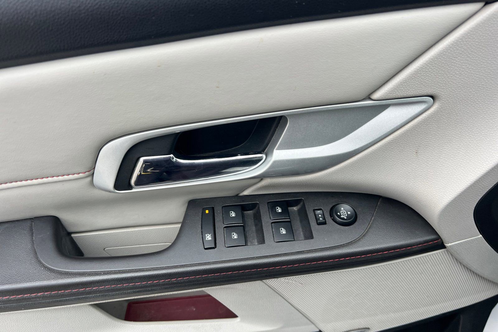 Used 2011 GMC Terrain SLT image 8