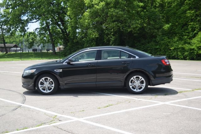 Used 2013 Ford Taurus SEL FWD image 22