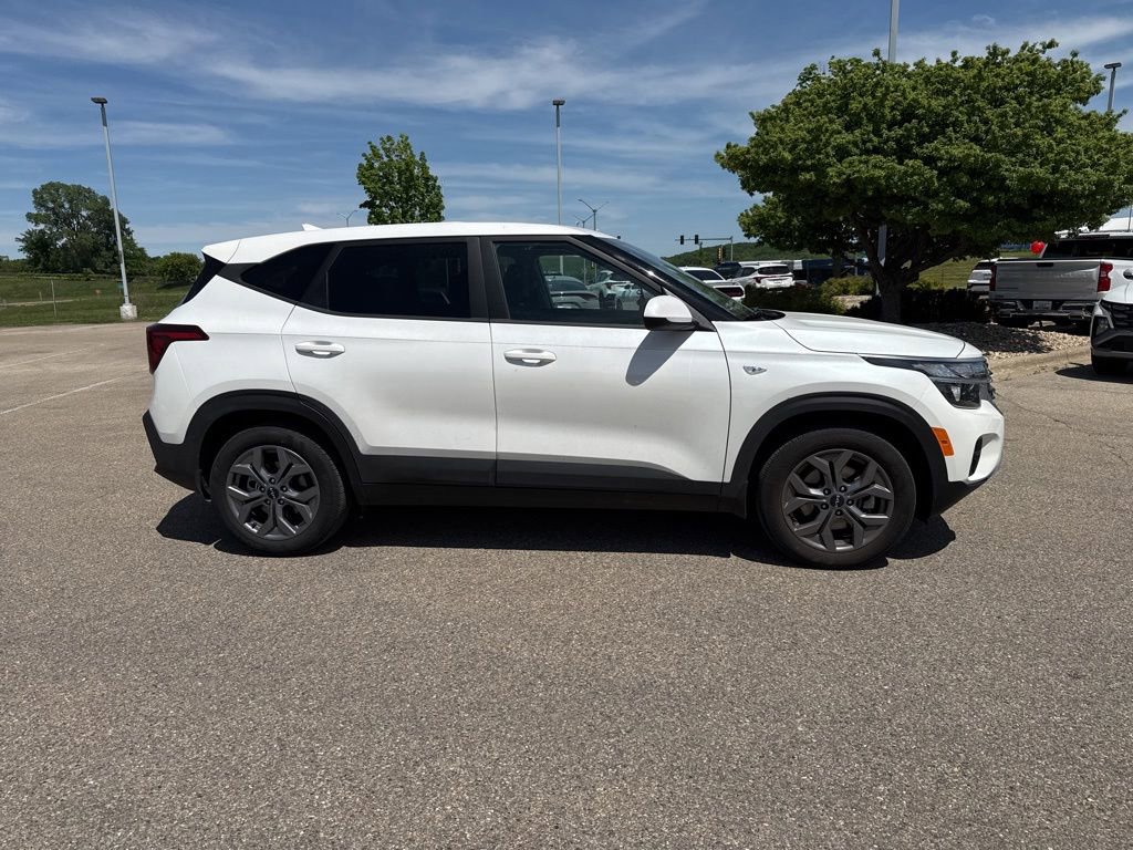 Used 2025 Kia Seltos LX AWD/4WD image 11