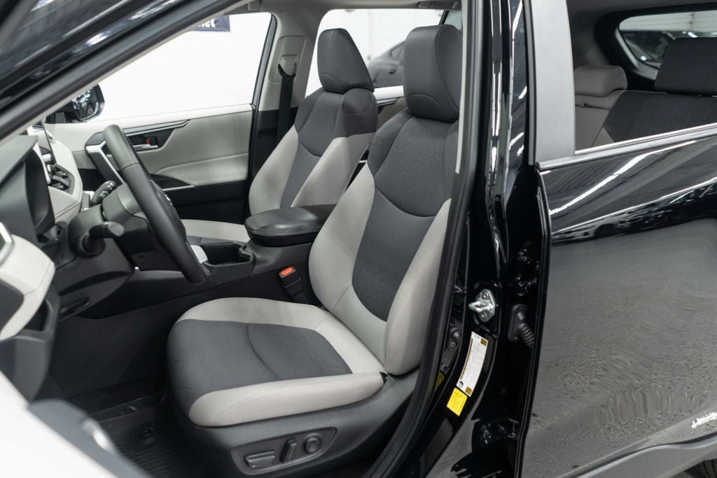 Used 2025 Toyota RAV4 XLE w/ Convenience Package AWD/4WD image 9