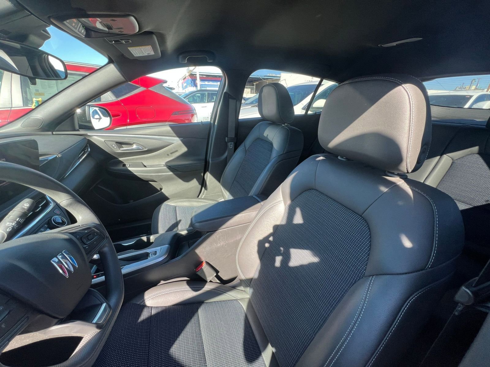 Used 2025 Buick Envista Preferred image 36