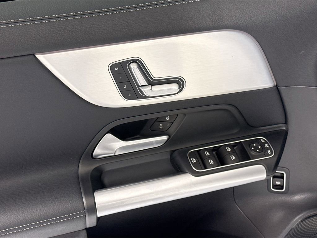 Used 2025 Mercedes-Benz GLA 250 image 24