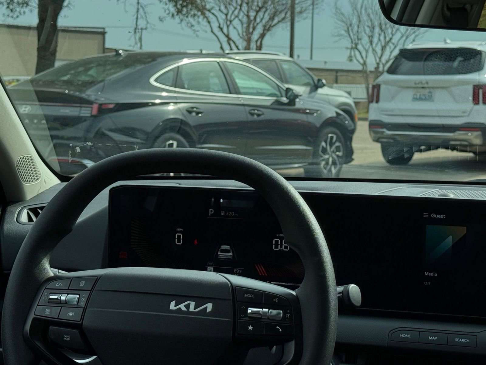 Used 2025 Kia K4 LXS image 34